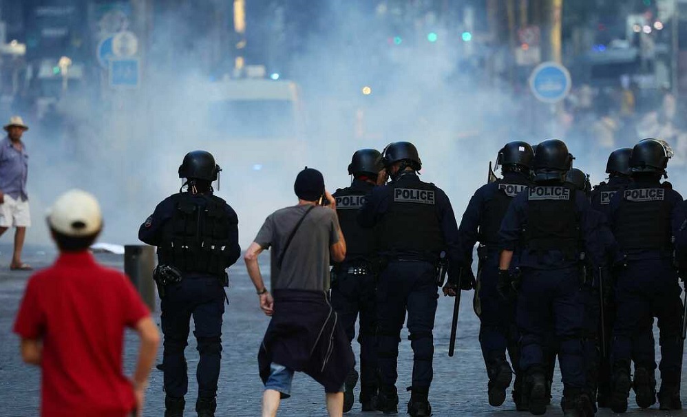 Protestat e dhunshme ne France, 1 miliarde euro deme per bizneset